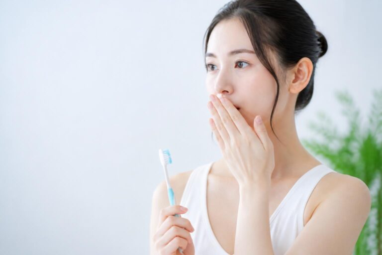 口臭の診断は受けるべき？受診を検討する症状や診療科は？